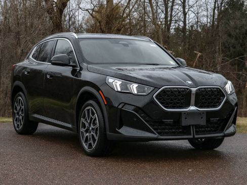 Used 2025 BMW X2 xDrive28i w/ Premium Package image 2