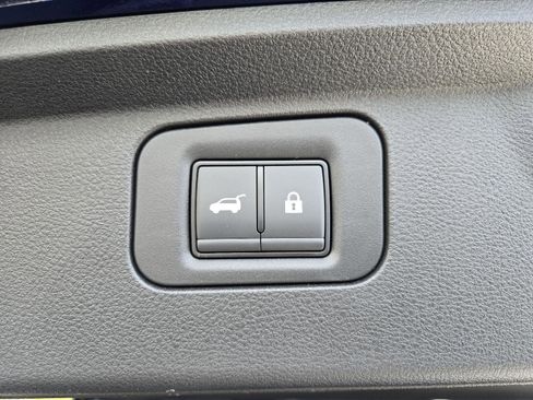 Used 2025 Nissan Armada SL w/ Captain's Chari Seat Package AWD/4WD image 10
