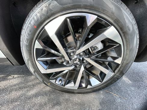 Used 2023 Mitsubishi Outlander SE image 32