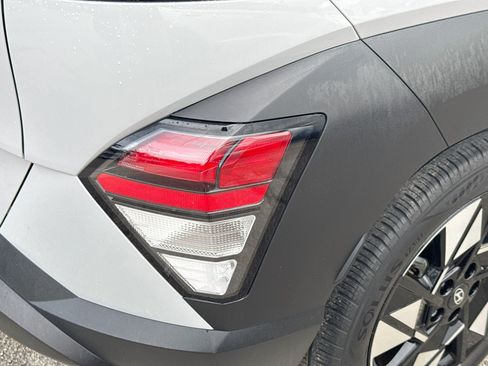 Used 2024 Hyundai Kona SEL FWD image 25