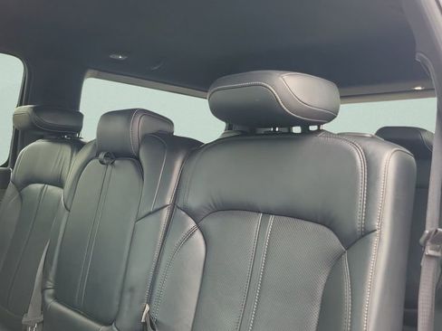 Used 2022 Jeep Wagoneer Series III AWD/4WD image 10