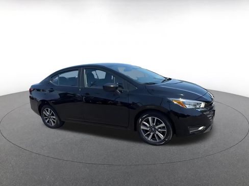 Used 2025 Nissan Versa SV FWD image 2