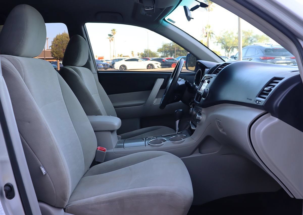 Used 2013 Toyota Highlander Plus FWD image 35