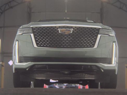Used 2023 Cadillac Escalade Premium Luxury AWD/4WD image 3