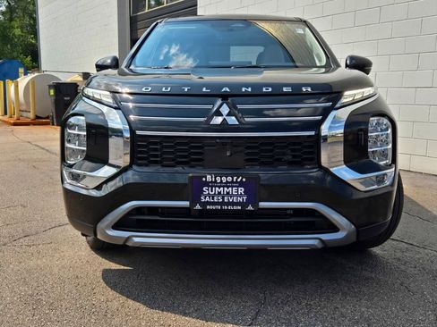 New 2025 Mitsubishi Outlander SE image 2