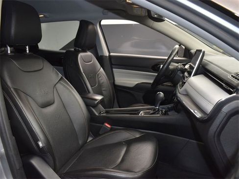 Used 2022 Jeep Compass Limited image 12