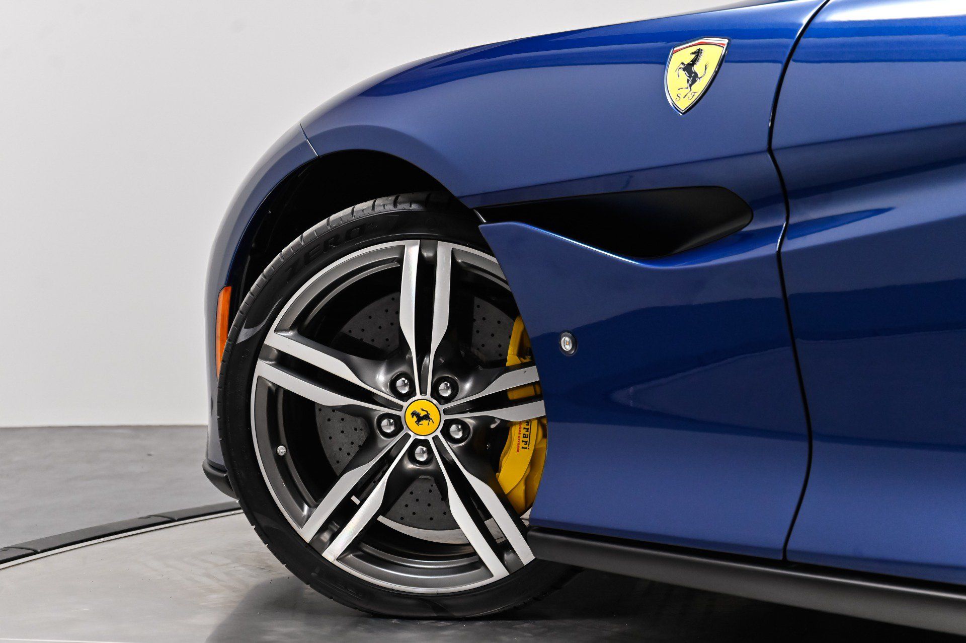 Used 2019 Ferrari Portofino RWD image 33