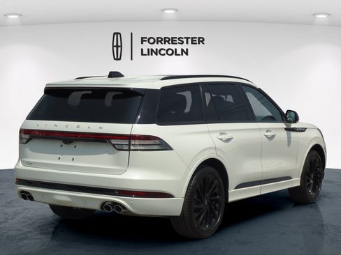 Certified 2025 Lincoln Aviator Reserve w/ Jet Appearance Package AWD/4WD image 3