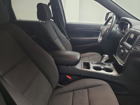 Used 2018 Jeep Grand Cherokee Laredo AWD/4WD image 21