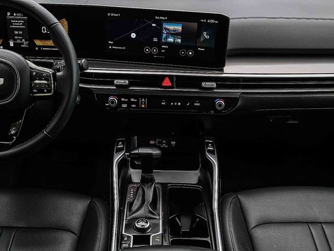 Certified 2025 Kia Sorento S FWD image 10