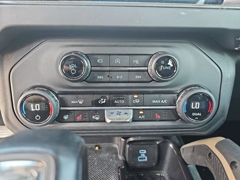 Certified 2025 Ford Bronco Badlands AWD/4WD image 21