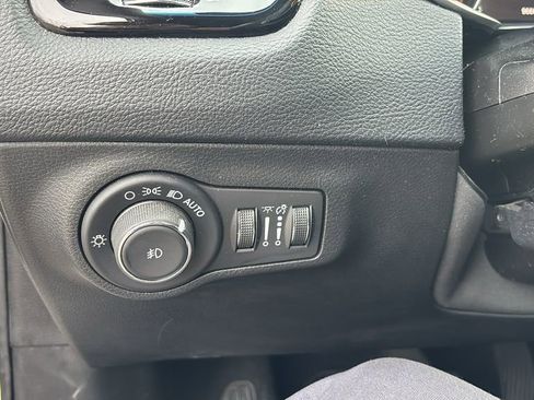 Used 2019 Jeep Compass Limited image 15