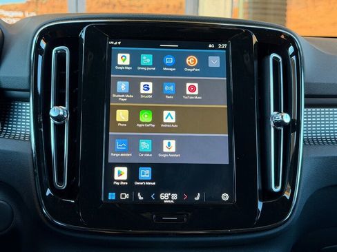 Used 2021 Volvo XC40 P8 Recharge image 5