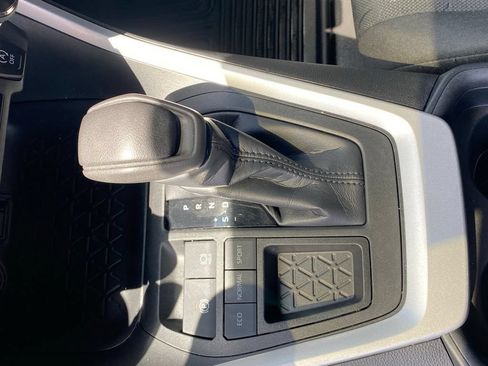 Used 2020 Toyota RAV4 XLE FWD image 19