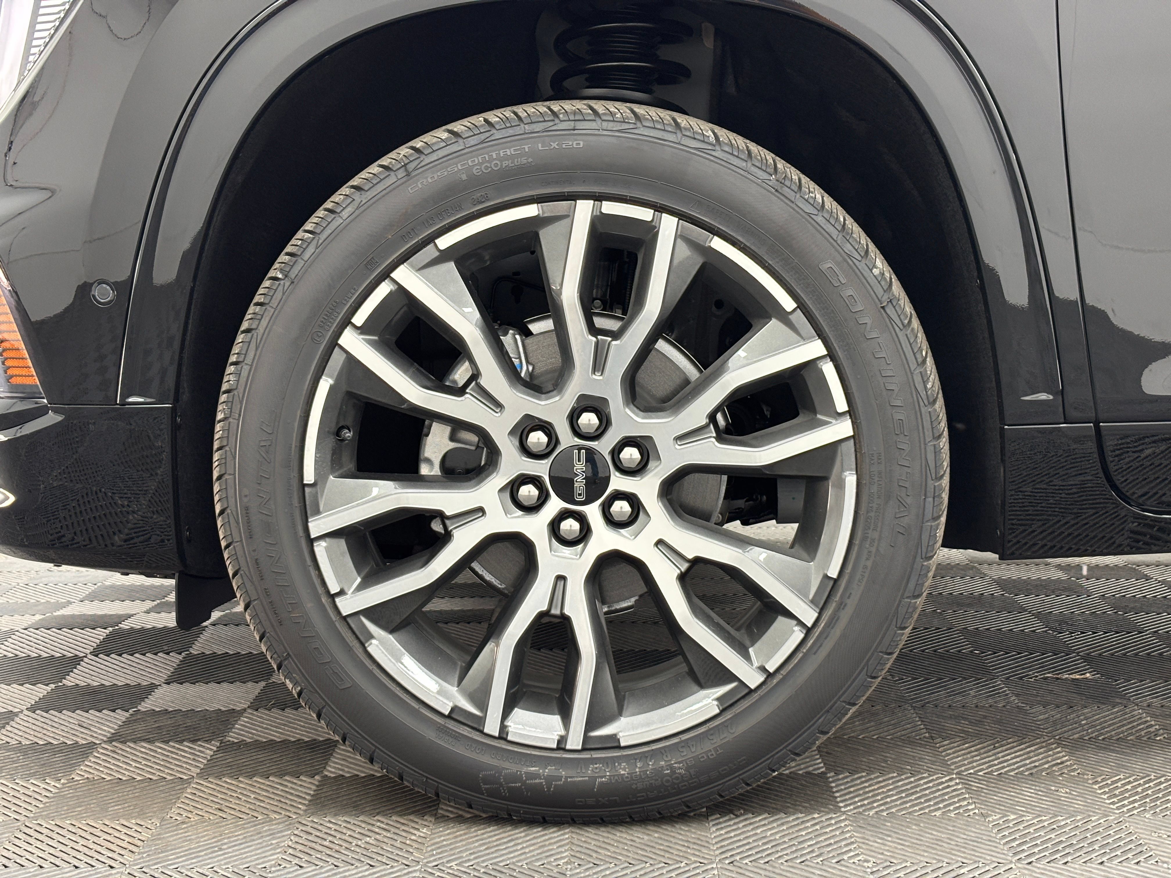 New 2026 GMC Acadia Denali Ultimate w/ LPO, Floor Liner Package AWD/4WD image 19