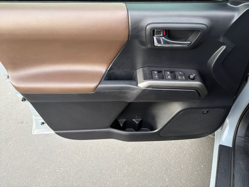 Used 2019 Toyota Tacoma Limited AWD/4WD image 10