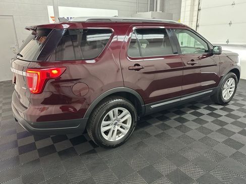 Used 2018 Ford Explorer XLT image 10