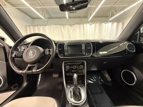 Used 2019 Volkswagen Beetle 2.0T SE w/ SE Premium Package FWD image 18