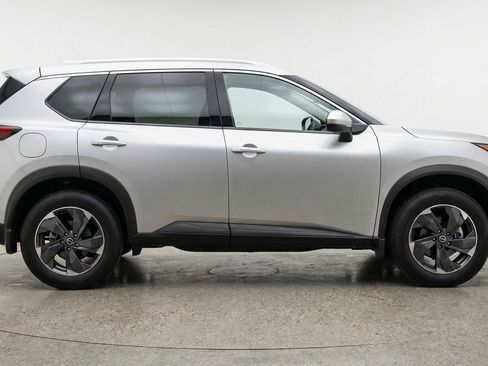 Used 2025 Nissan Rogue SV AWD/4WD image 11