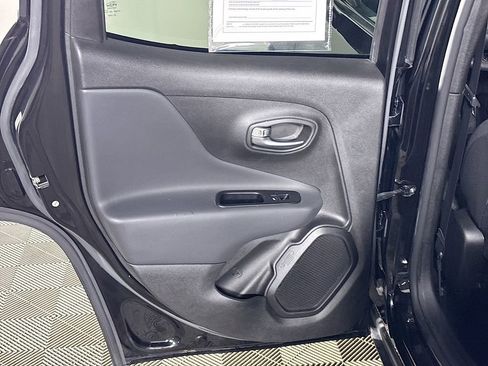 Used 2022 Jeep Renegade Altitude image 19