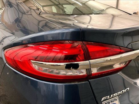 Used 2018 Ford Fusion SE w/ Fusion SE Technology Package FWD image 28