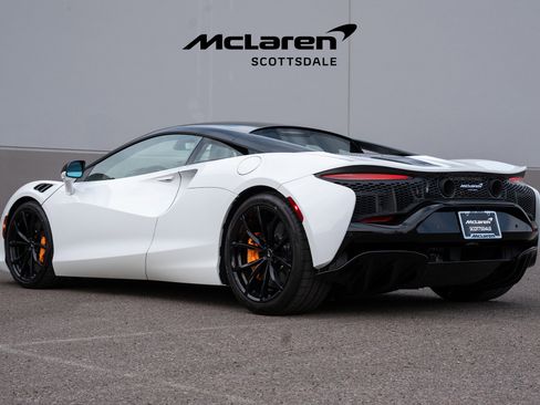 Used 2023 McLaren Artura image 5