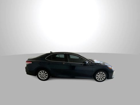 Used 2019 Toyota Camry LE FWD image 9