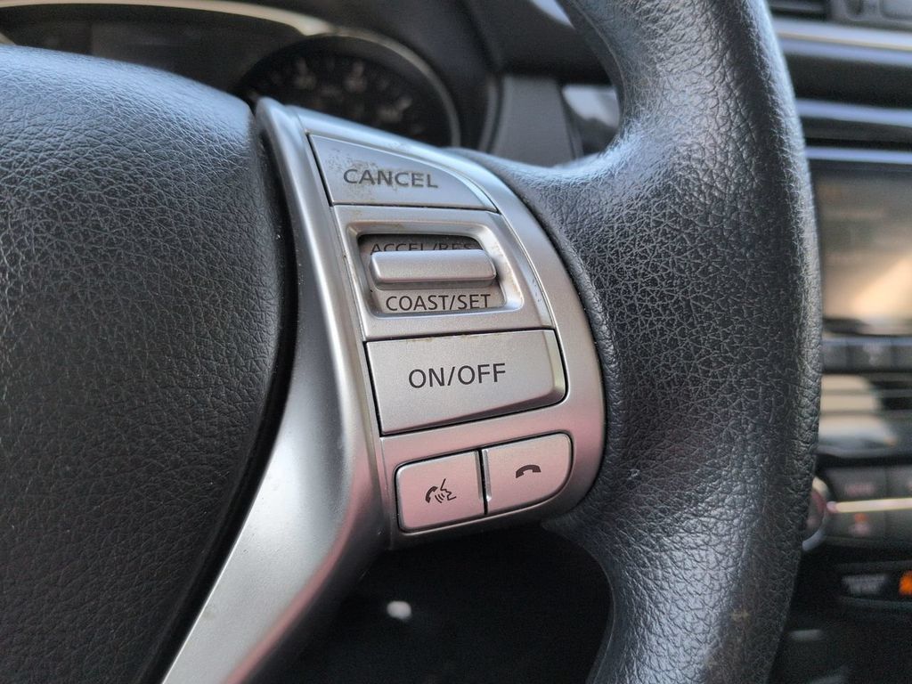 Used 2016 Nissan Rogue SV AWD/4WD image 25