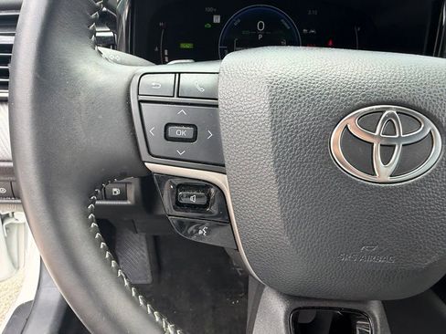 Used 2025 Toyota Camry SE w/ Convenience Package FWD image 26