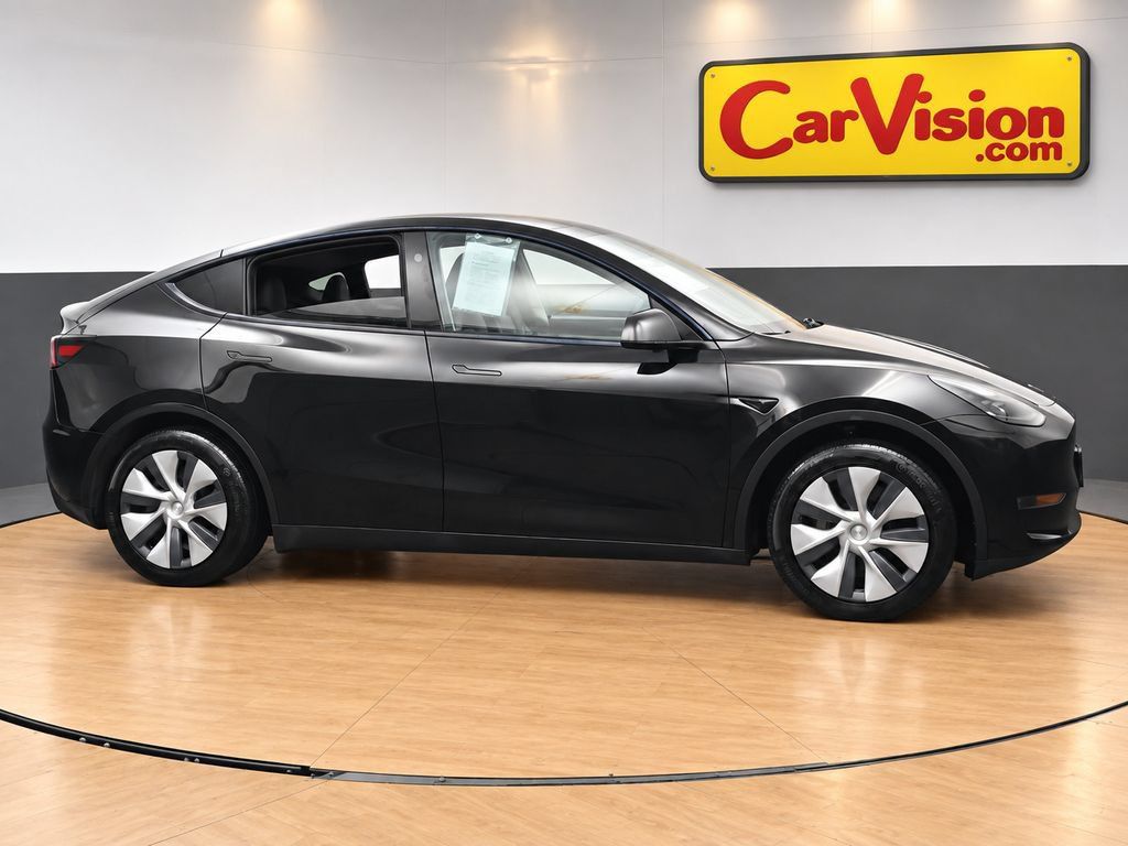 Used 2023 Tesla Model Y 2WD image 7