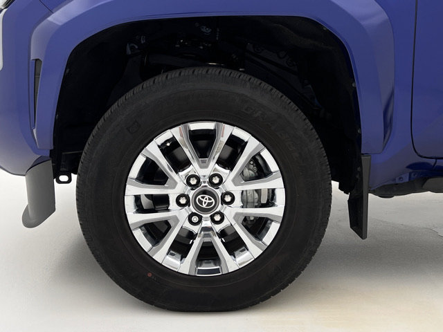 Used 2024 Toyota Tacoma Limited w/ Limited Package (LT) AWD/4WD image 26