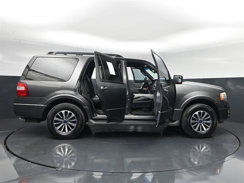 Used 2016 Ford Expedition XLT w/ Equipment Group 202A RWD image 39