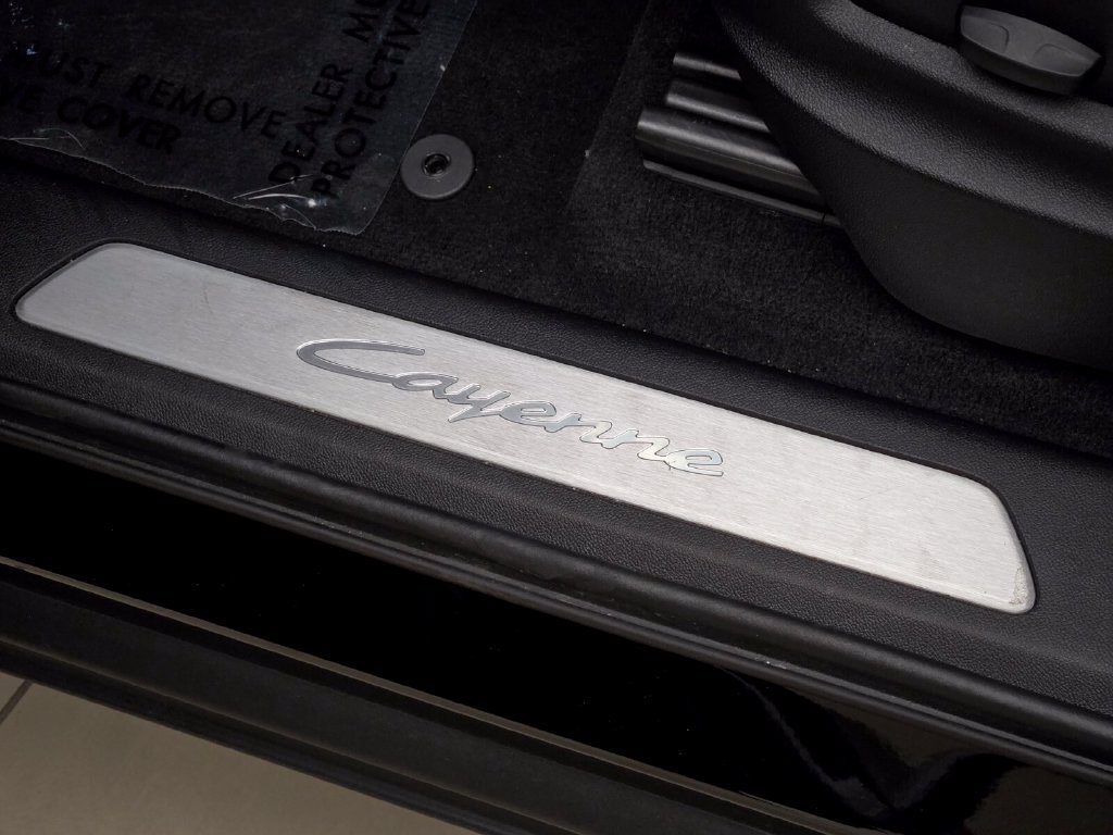 Used 2024 Porsche Cayenne Coupe AWD/4WD image 35