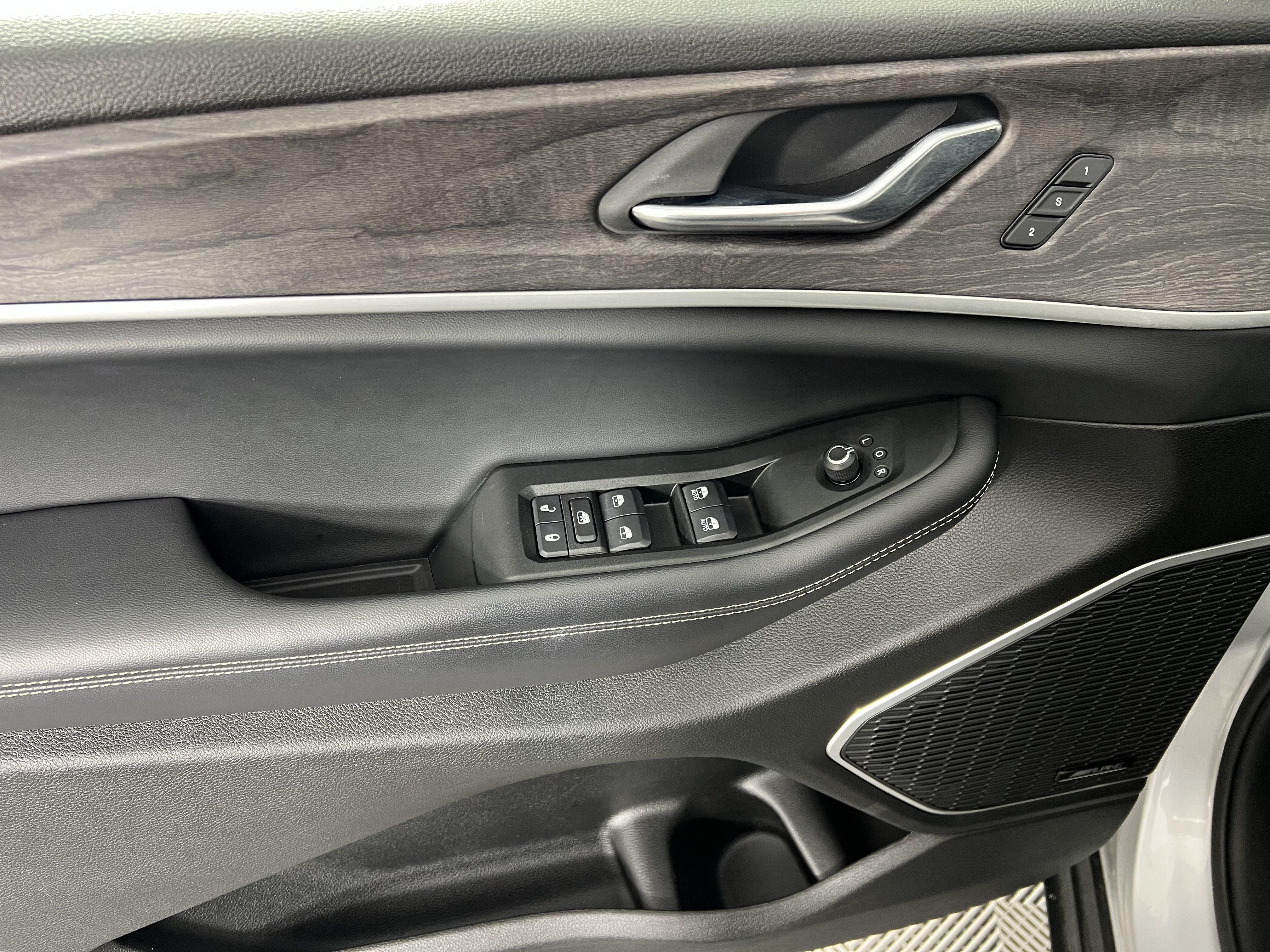 Used 2021 Jeep Grand Cherokee L Limited AWD/4WD image 18