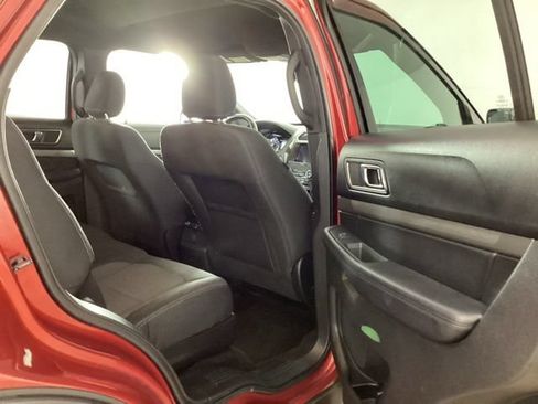 Used 2018 Ford Explorer XLT w/ Equipment Group 201A AWD/4WD image 19