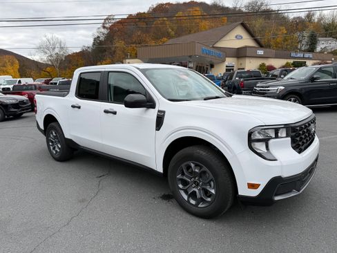 New 2025 Ford Maverick XLT w/ Equipment Group 301A image 3