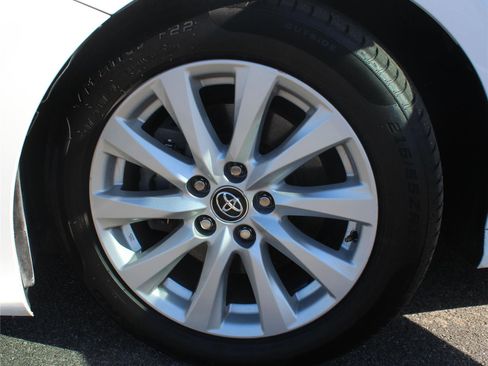 Used 2020 Toyota Camry LE image 16