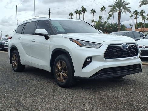 Used 2022 Toyota Highlander Bronze Edition image 1