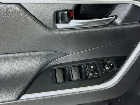 Used 2020 Toyota RAV4 XLE FWD image 14