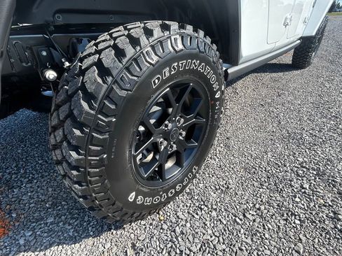 New 2026 Jeep Gladiator Sport AWD/4WD image 21