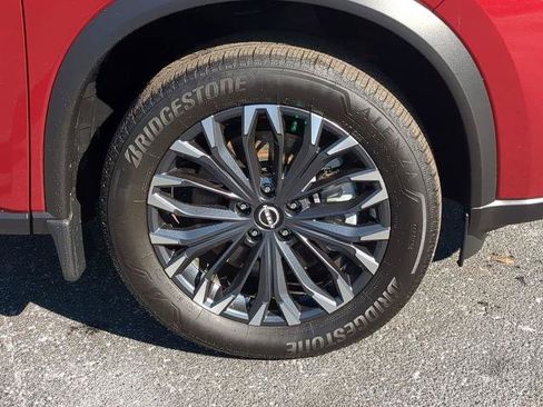 Certified 2025 Nissan Rogue SL w/ Tech Package FWD image 11