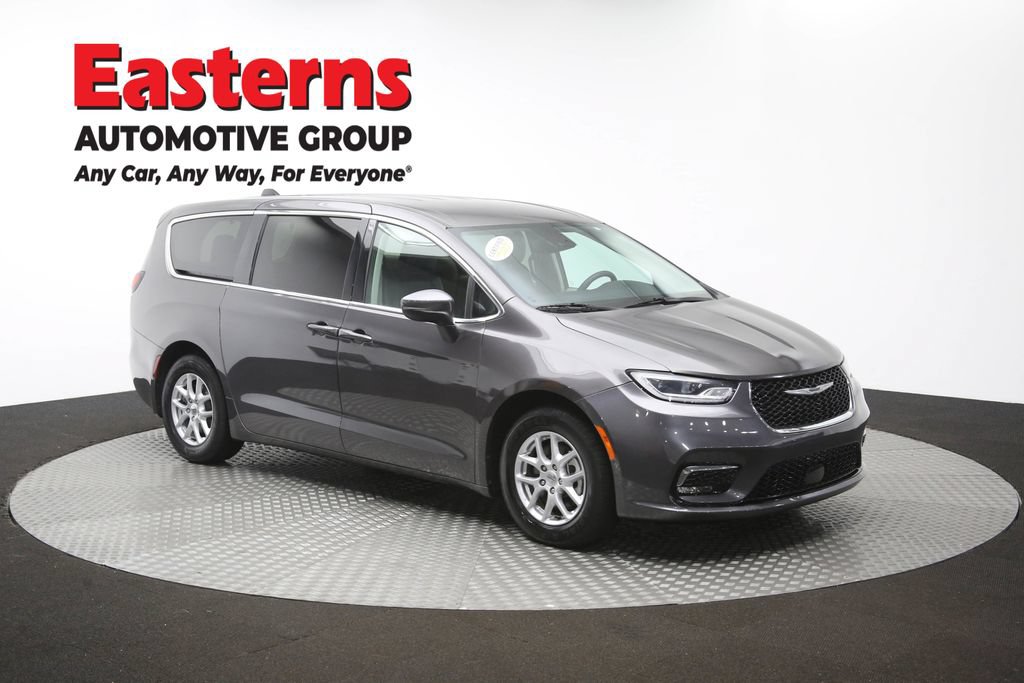 Used 2023 Chrysler Pacifica Touring-L FWD image 51