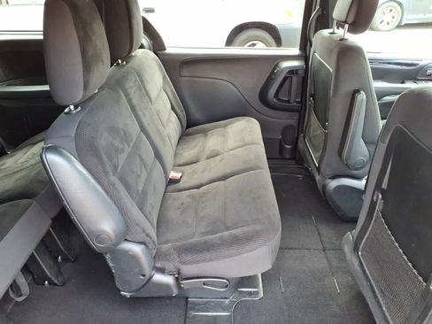 Used 2019 Dodge Grand Caravan SE FWD image 13