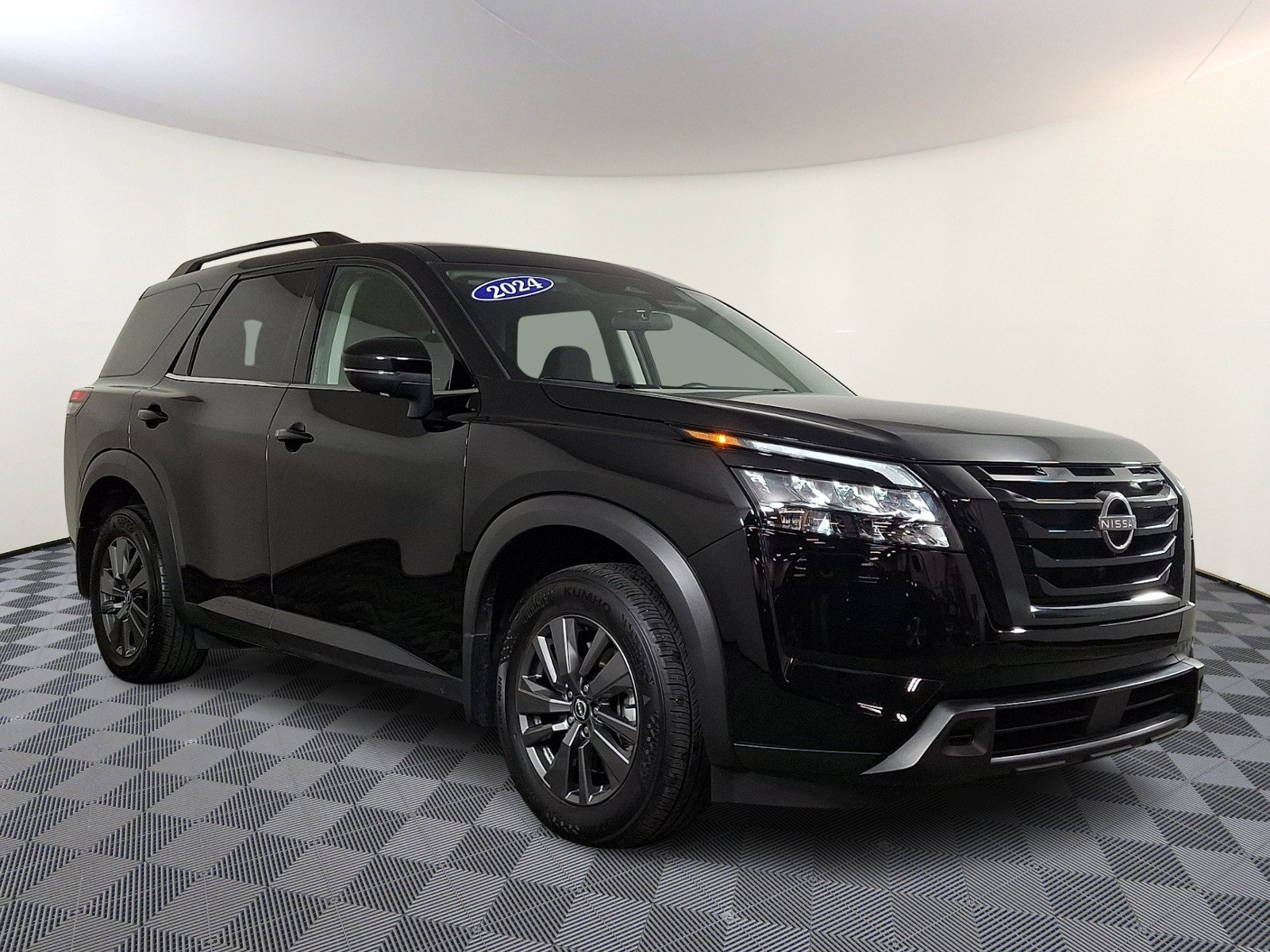 Used 2024 Nissan Pathfinder SV w/ Black Appearance Package AWD/4WD image 1