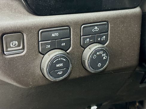 Used 2023 Chevrolet Silverado 1500 LT AWD/4WD image 17