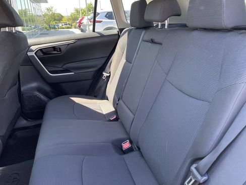 Used 2021 Toyota RAV4 LE FWD image 11