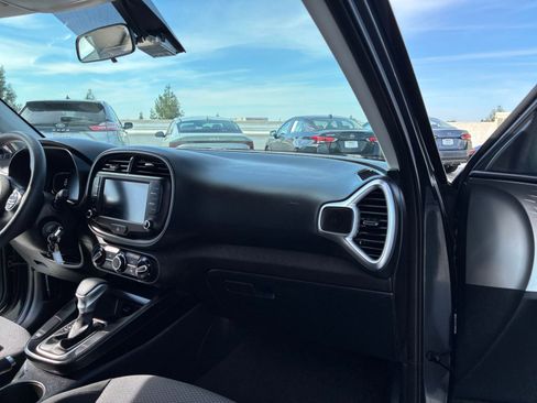 Used 2025 Kia Soul LX w/ LX Technology Package image 33