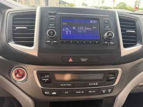 Used 2019 Honda Pilot LX image 37