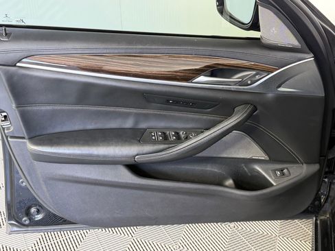 Used 2018 BMW M550i xDrive image 12