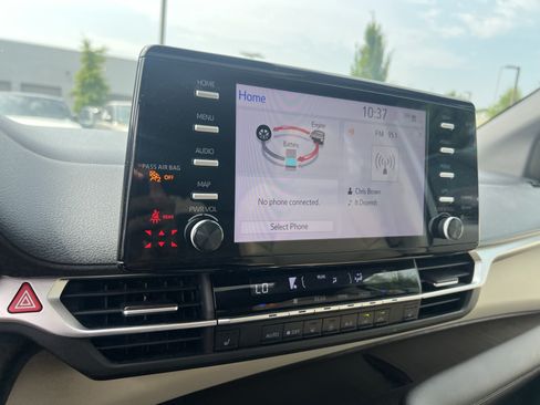 Used 2021 Toyota Sienna XLE FWD image 26